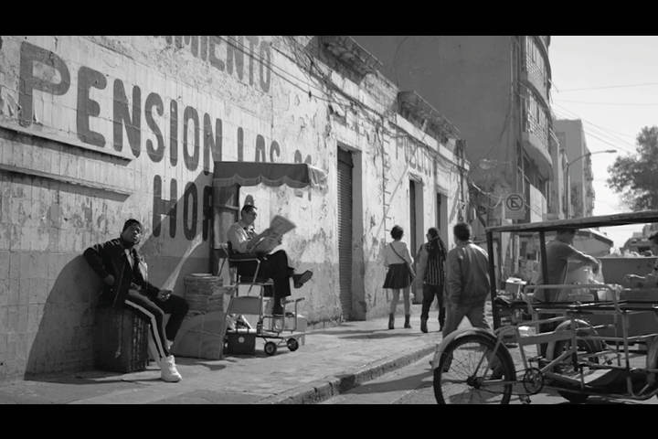 Stroll - Airpods - Apple