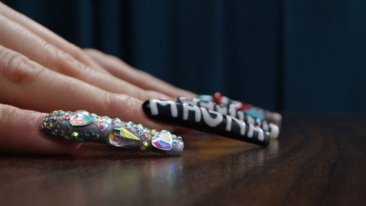 Femina Magna - SIDE Production - GRISANA