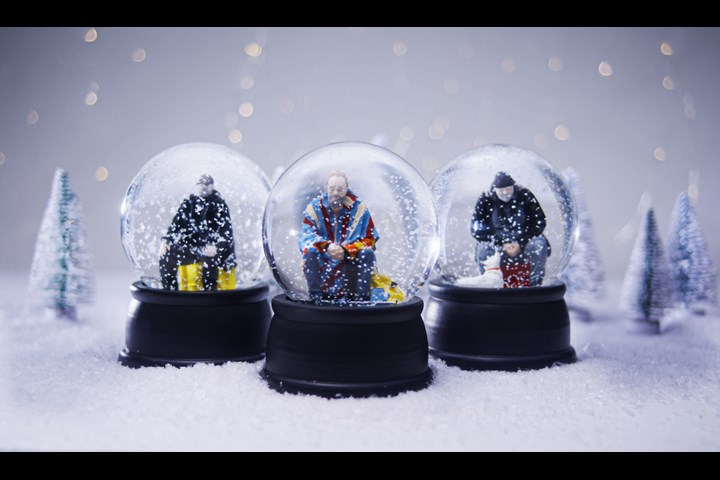 The No Shelter Snow Globe - NGO - Hus Forbi