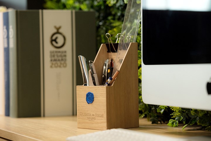 Zero-Waste Design - Sustainable Packaging - White Wine - Limited Edition - Quinta da Rede - Reserva da Familia