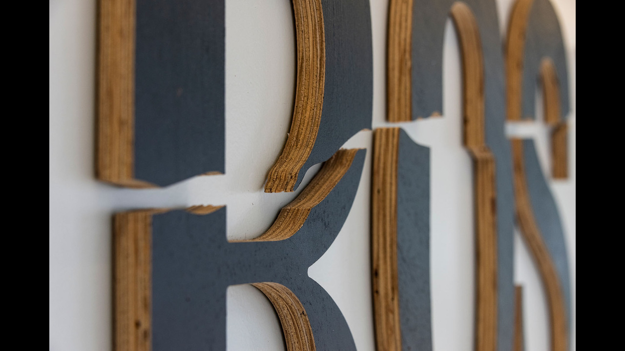 Identidade visual da exposição Outros Navios: Fotografias de Eustáquio Neves - 2022 - Giulia Fagundes + Daó