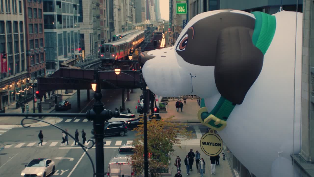 IAMS Presents: Waylon - Biscuit Filmworks x Revolver - We worked with IAMS and Adam&EveDDB to create a giant overweight dog parade balloon, stuck between two buildings enroute to the Chicago thanksgiving parade.
The aim was to raise awareness of dog obesity in the US and promote healthier choices for pet owners.
