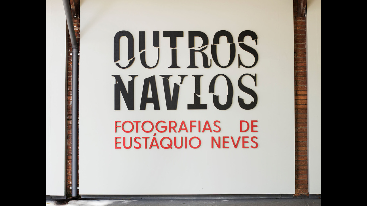 Identidade visual da exposição Outros Navios: Fotografias de Eustáquio Neves - 2022 - Giulia Fagundes + Daó