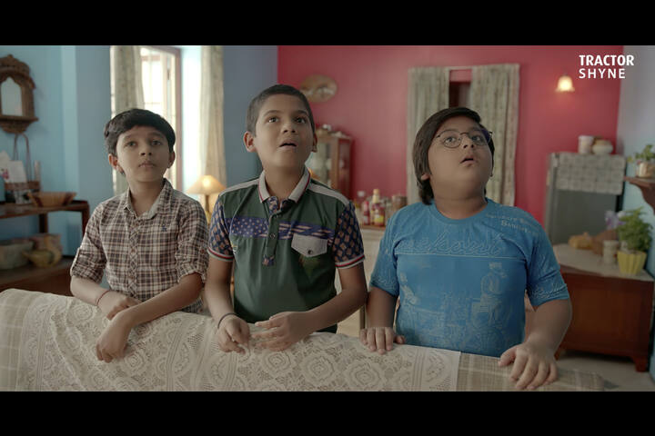 Tractor Shyne Holiday - Asian Paints - Asian Paints