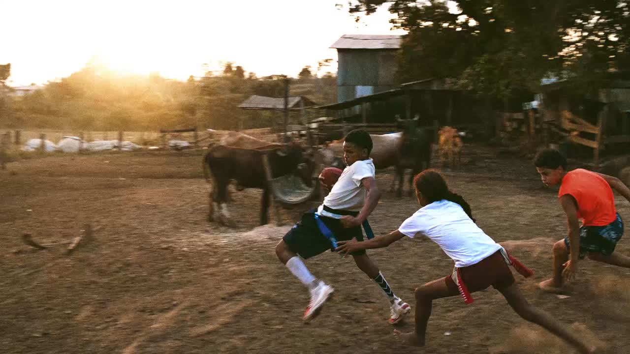 A GENTE TAMBÉM JOGA | NFL BRASIL 2025 - Apeiron Filmes - Mymama Entertainment