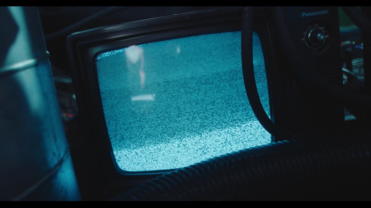 Au/Ra - Crack! - Fight Gravity Films - 