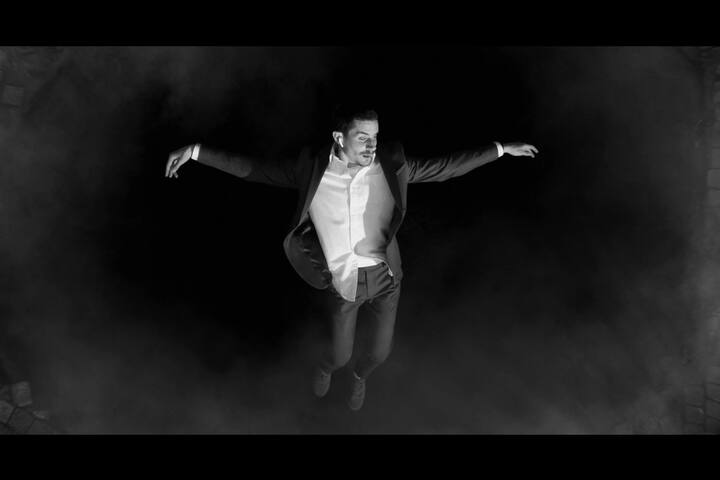 Oscar Hudson, Mehdi Baki & Yoann Bourgeois - AirPods - Apple