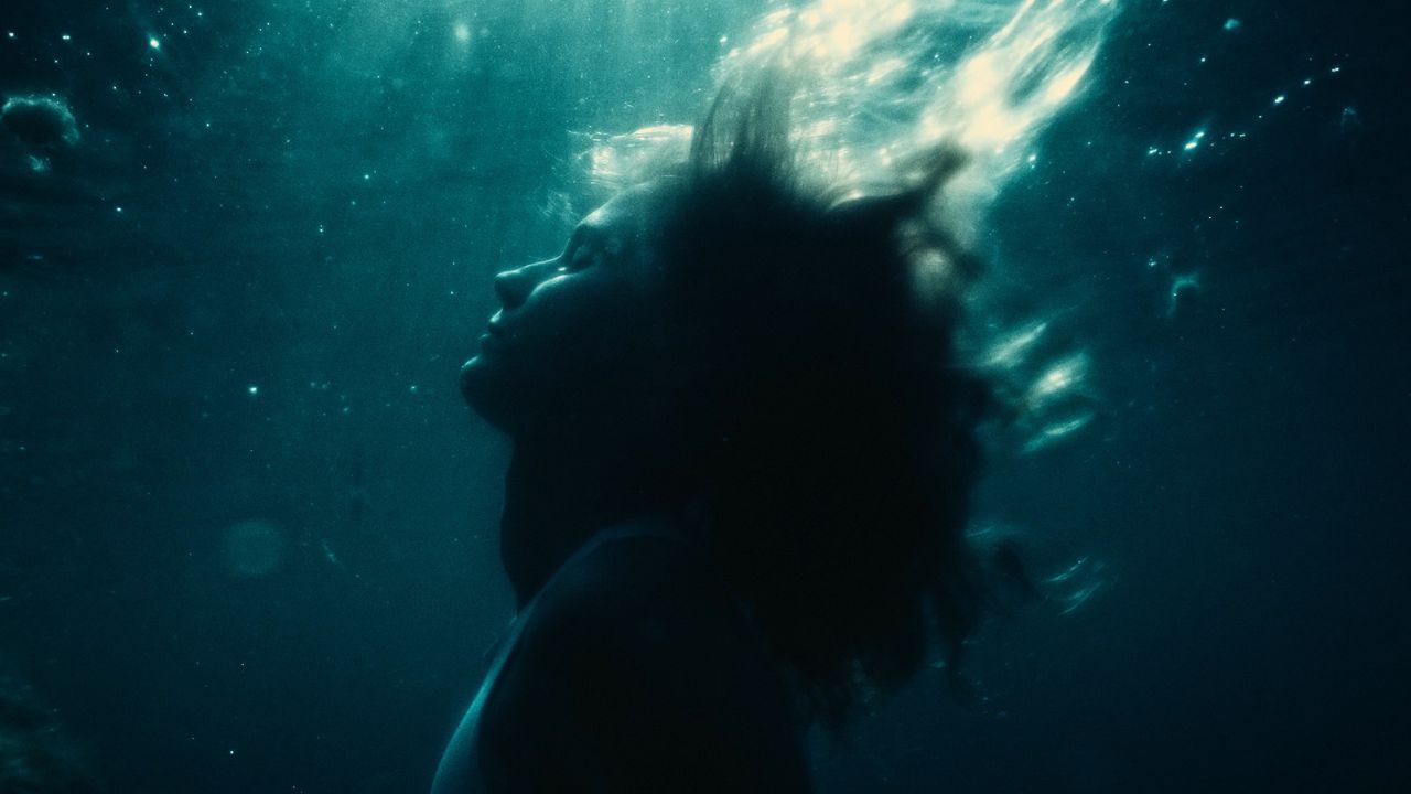 Under Water - CALL YOUR MUSE - Mia Knop Jacobsen