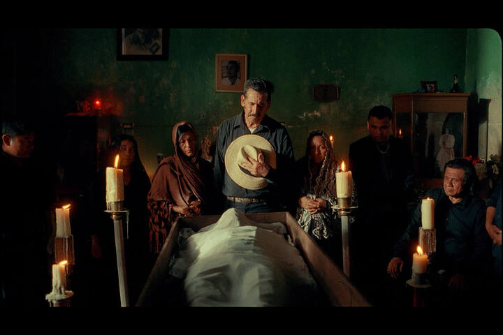 Simon Bourne - - Cerveza Victoria