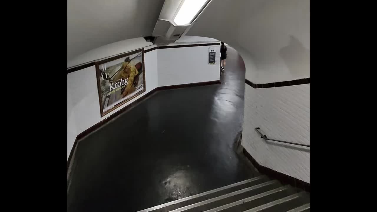 In total darkness - Films freedom friends - Oqjav