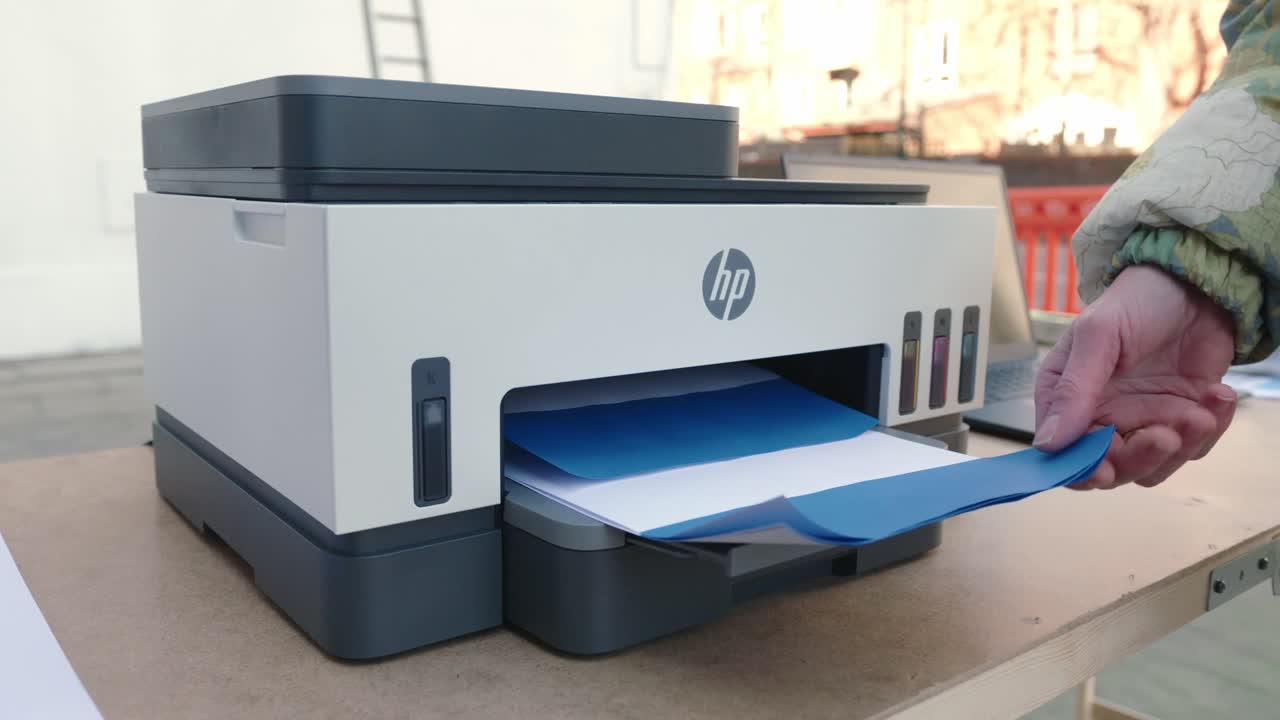 The Little Printer that printed its own billboard - HP Smart Tank Printer - HP