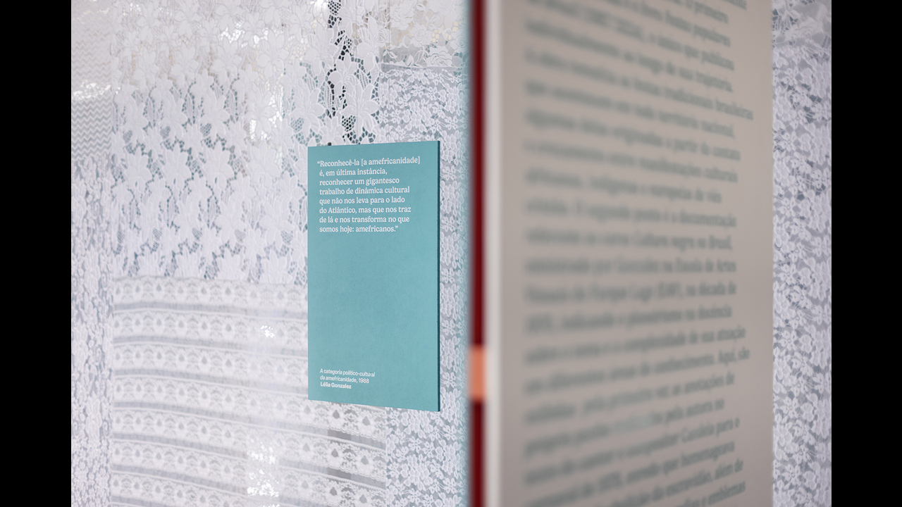 Identidade visual da exposição Lélia em nós: festas populares e amefricanidade - 2024 - Daó + Laryssa Ramos